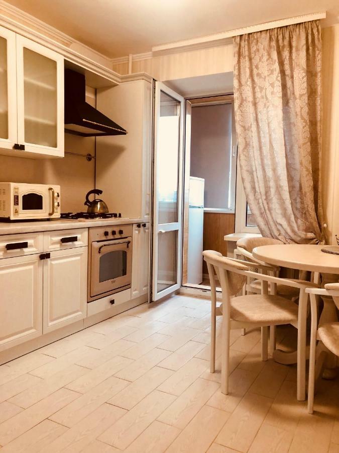 Classic Apartment Boryspilʼ Buitenkant foto