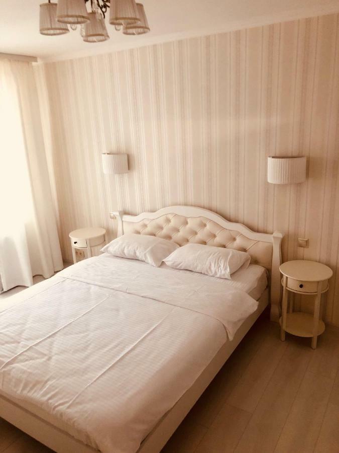 Classic Apartment Boryspilʼ Buitenkant foto