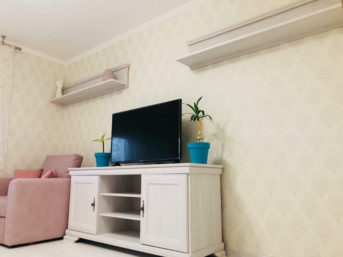 Classic Apartment Boryspilʼ Buitenkant foto