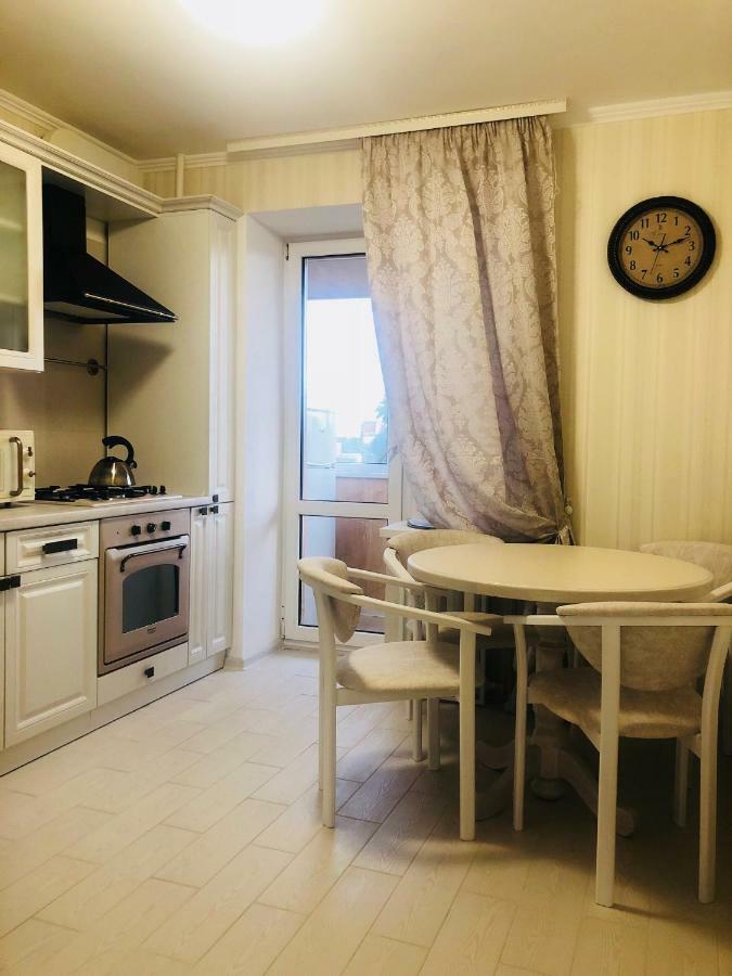 Classic Apartment Boryspilʼ Buitenkant foto